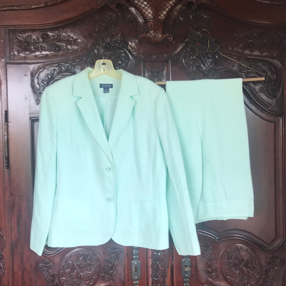 Ann Taylor mint green Linen suit.